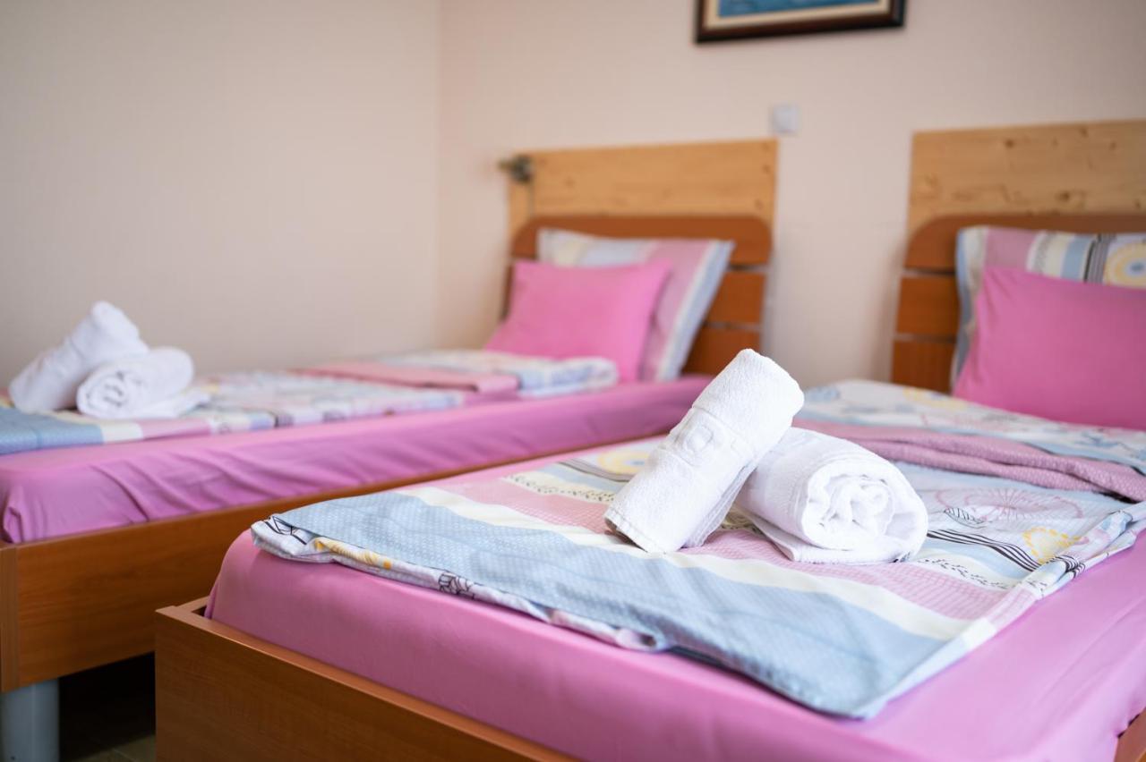 Hotel Holiday-M オフリド エクステリア 写真