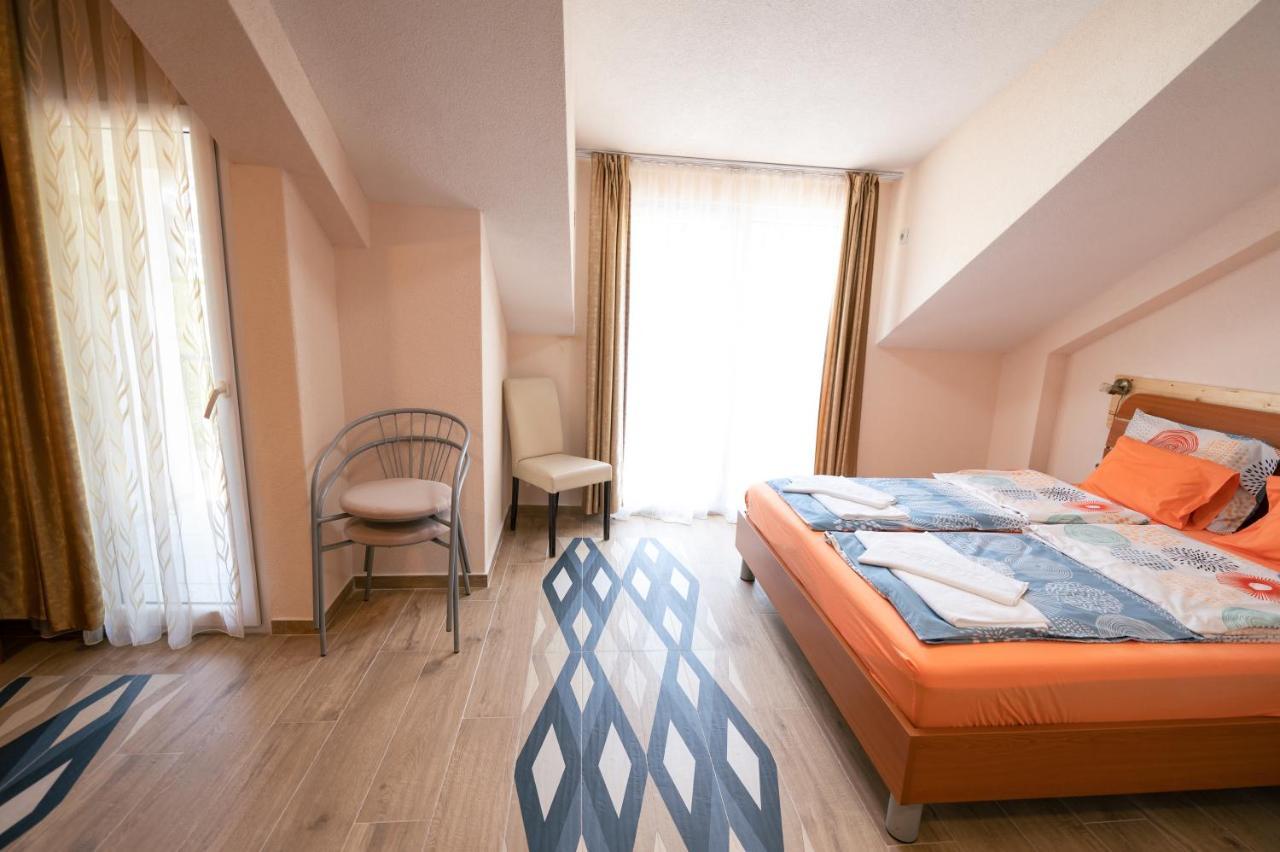 Hotel Holiday-M オフリド エクステリア 写真