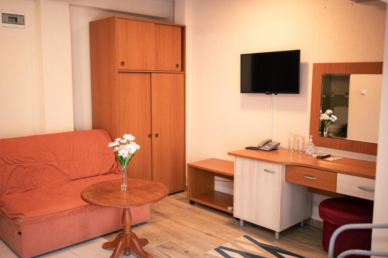Hotel Holiday-M オフリド エクステリア 写真