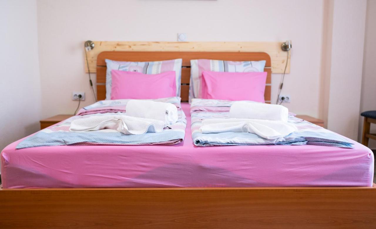 Hotel Holiday-M オフリド エクステリア 写真